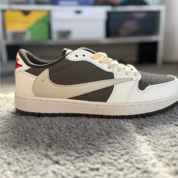 LIKE NEW JORSAN 1 TRAVIS SCOTT MOCHA SIZE 9.5 AMAZING CONDITION